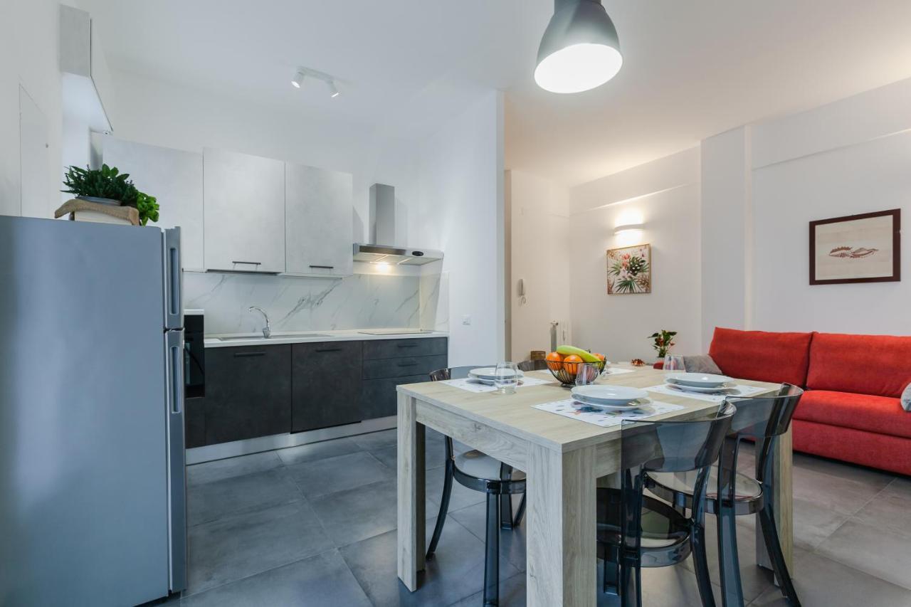 Home Holiday Lovely Apartment Специя Екстериор снимка